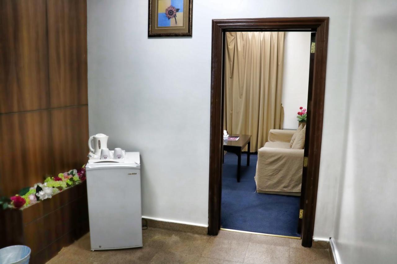 Al Farhan Hotel Suites Ер-Ріяд Екстер'єр фото